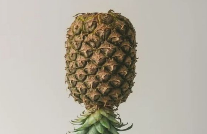 what does an upside down pineapple mean